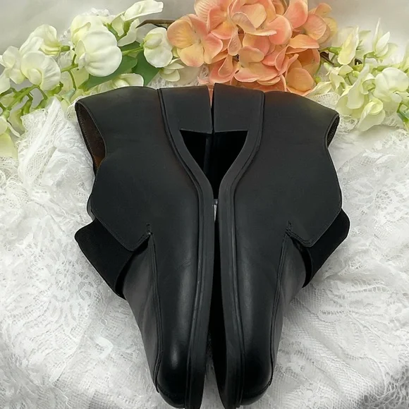 Naturalizer Woman’s Black Leather Slip-On Loafers Sz8 - Picture 5 of 10